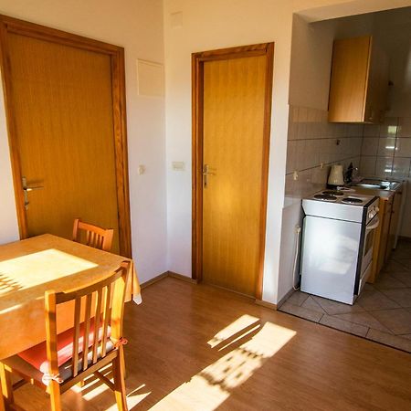 Apartments Zile Starigrad Paklenica Exterior photo