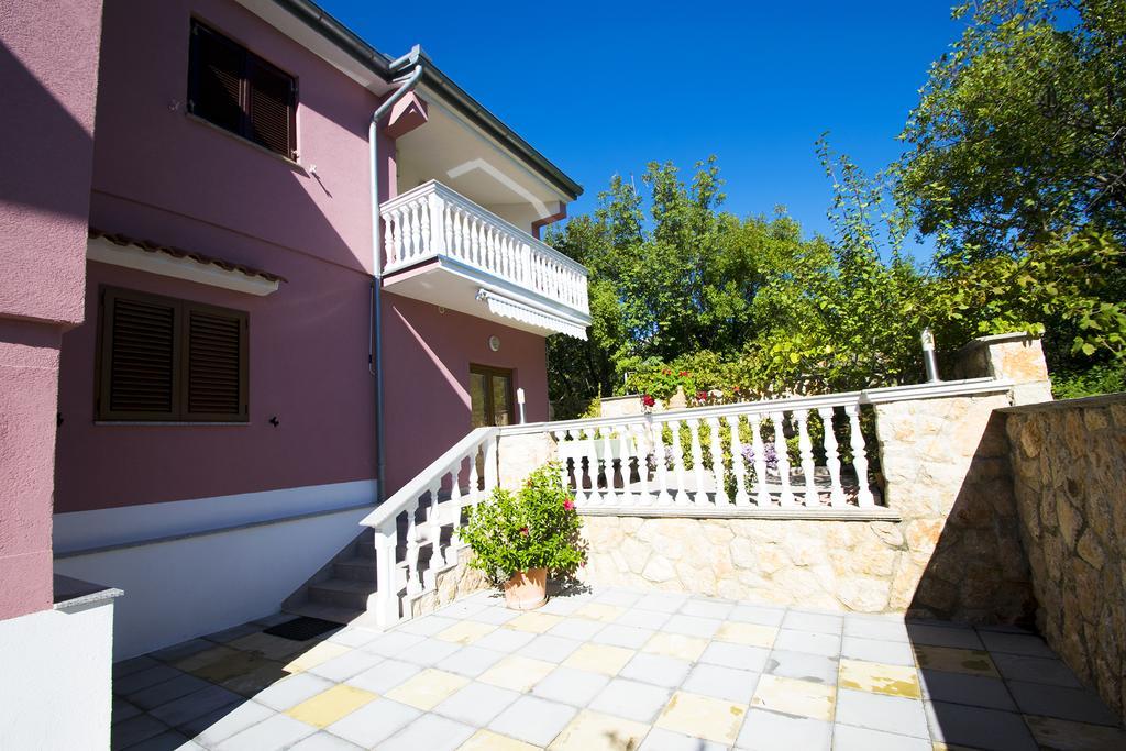 Apartments Zile Starigrad Paklenica Exterior photo