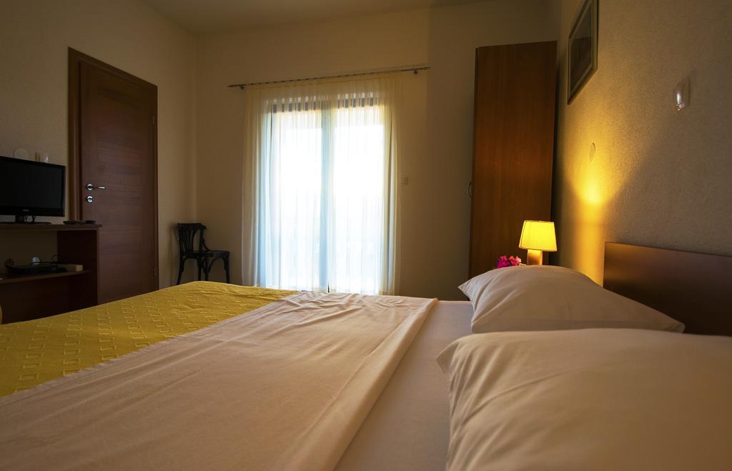 Apartments Zile Starigrad Paklenica Room photo