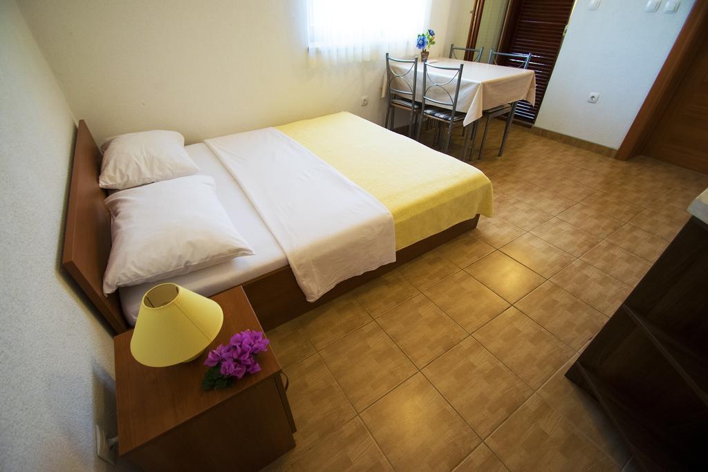 Apartments Zile Starigrad Paklenica Room photo