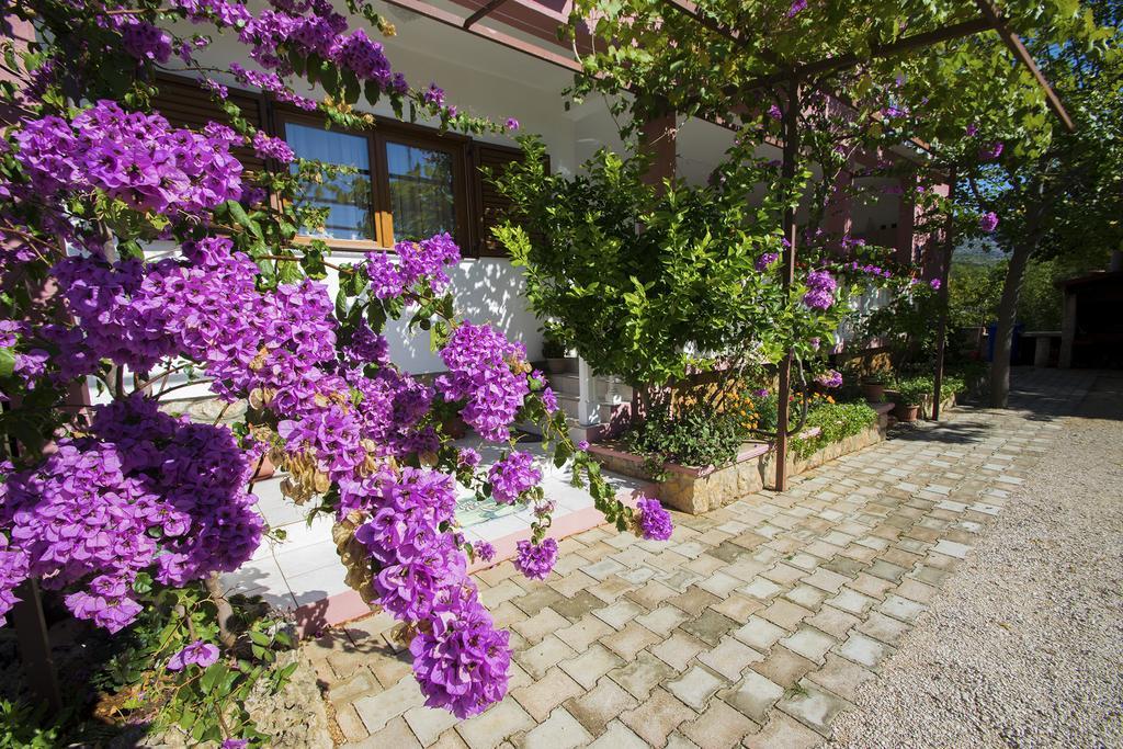 Apartments Zile Starigrad Paklenica Exterior photo