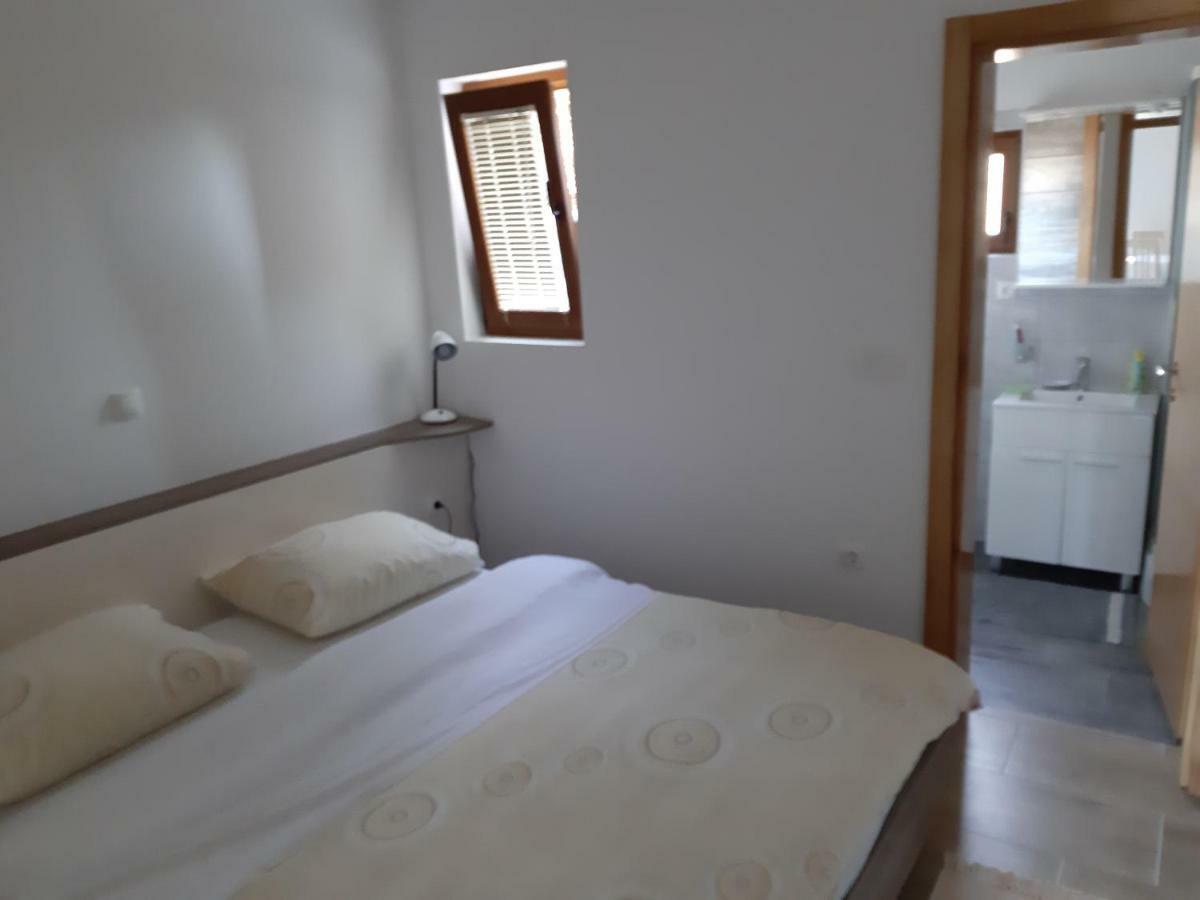 Apartments Zile Starigrad Paklenica Exterior photo