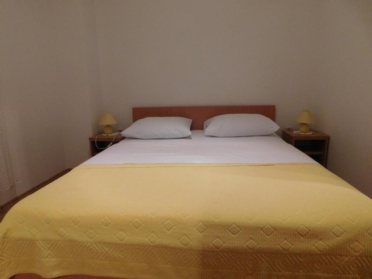 Apartments Zile Starigrad Paklenica Exterior photo