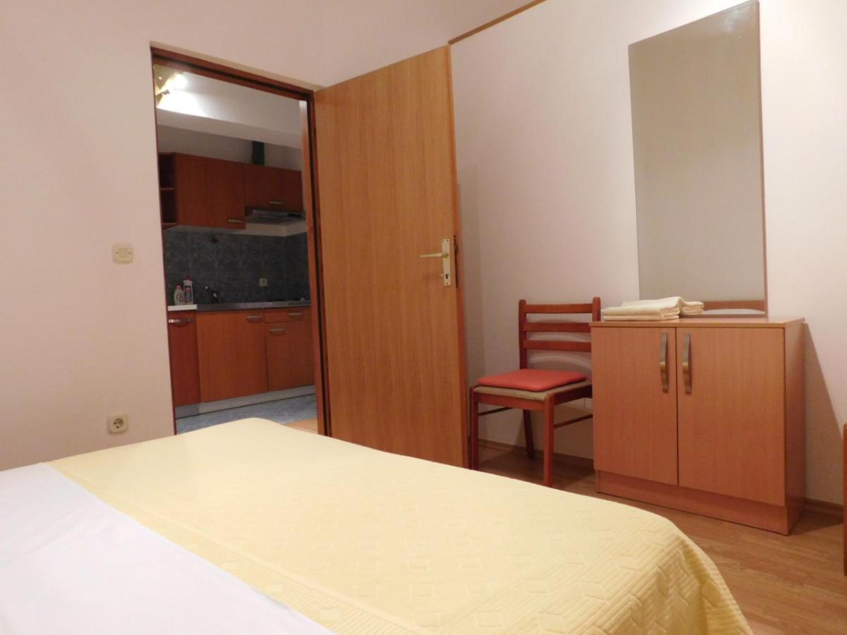 Apartments Zile Starigrad Paklenica Exterior photo
