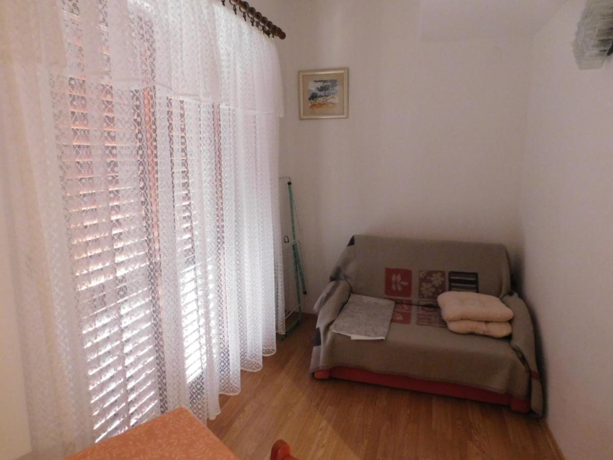 Apartments Zile Starigrad Paklenica Exterior photo
