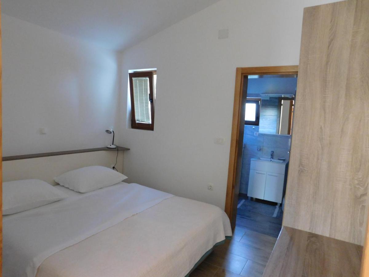 Apartments Zile Starigrad Paklenica Exterior photo