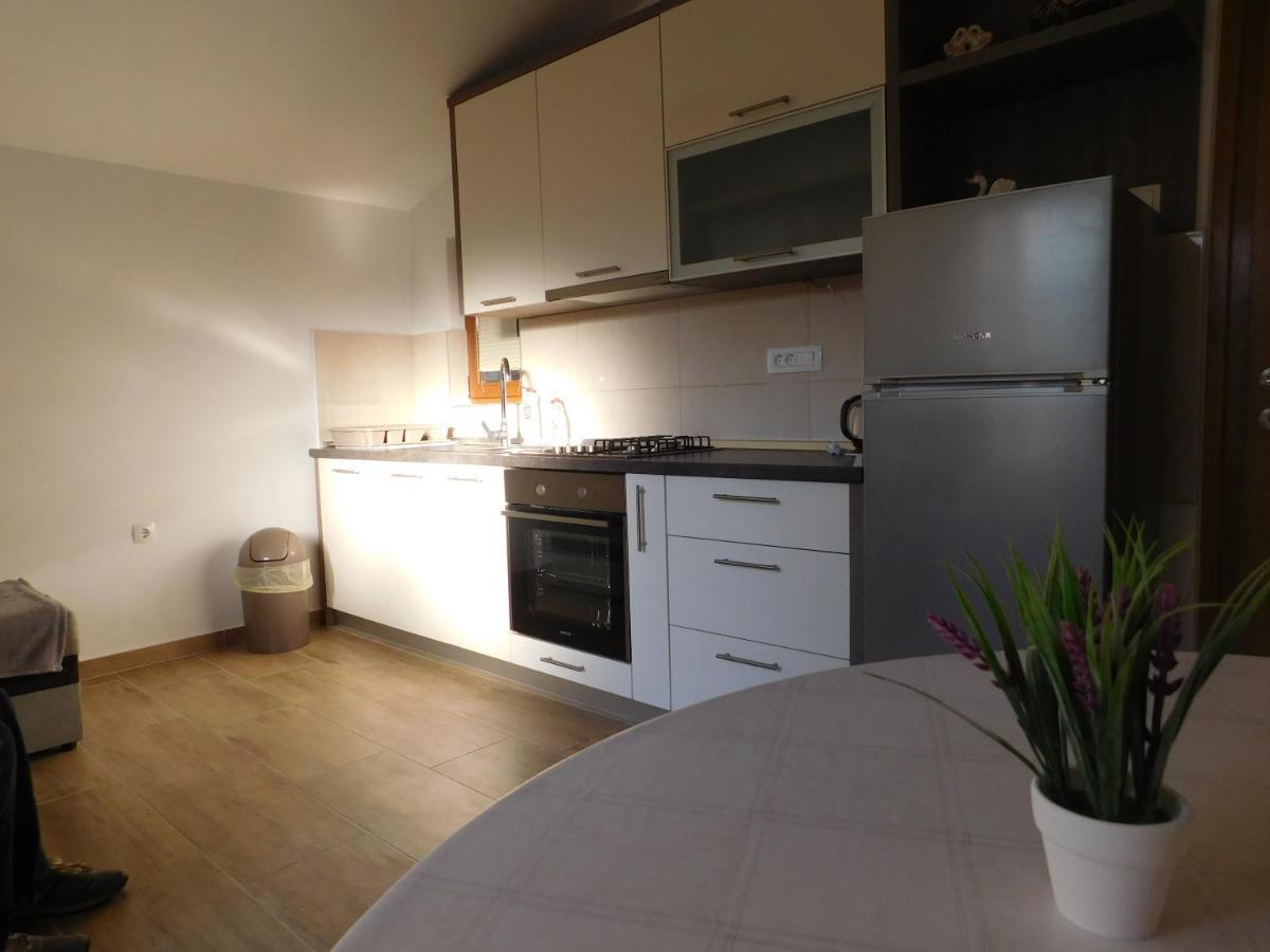 Apartments Zile Starigrad Paklenica Exterior photo